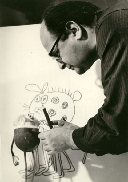 Kurt Weiler bei der Animation von Der Apfel, 1969. ©DIAF