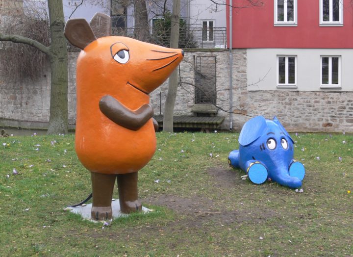 Maus und Elefant als Figuren in Erfurt, dem Sitz des Kinderkanals. ©Wikimedia Commons, Andreas Praefcke, Lizenz: gemeinfrei