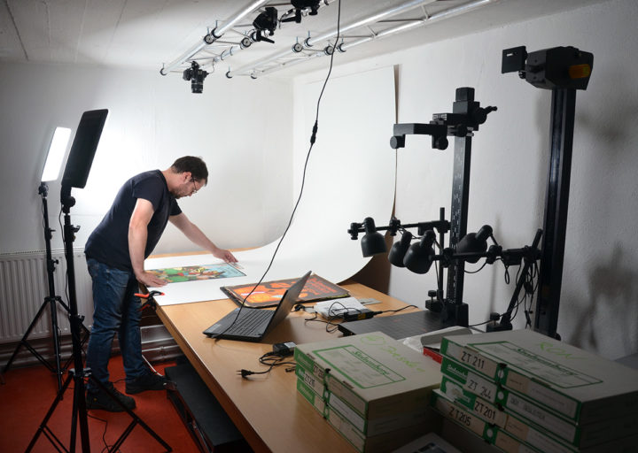 Heiko Ulbricht hat nicht nur die Fotoecke eingerichtet, sondern wird auch die Fotoarbeiten übernehmen. ©DIAF/Tanja Tröger