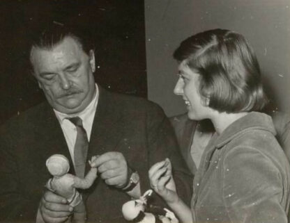 Katja Georgi mit Jiří Trnka bei dessen Besuch im DEFA-Trickfilmstudio, 1959. ©DIAF