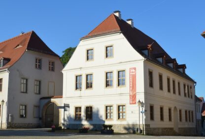 Die Willi-Sitte-Galerie wurde 2006 anlässlich des 85. Geburtstags des Künstlers eröffnet. ©Wikimedia Commons, Olaf Meister, Lizenz: CC BY-SA 4.0