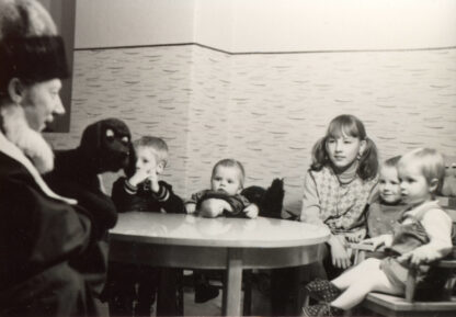 Walter Später als Nikolaus vor den "DEFA-Kindern", Anfang der 1970er Jahre. ©DIAF