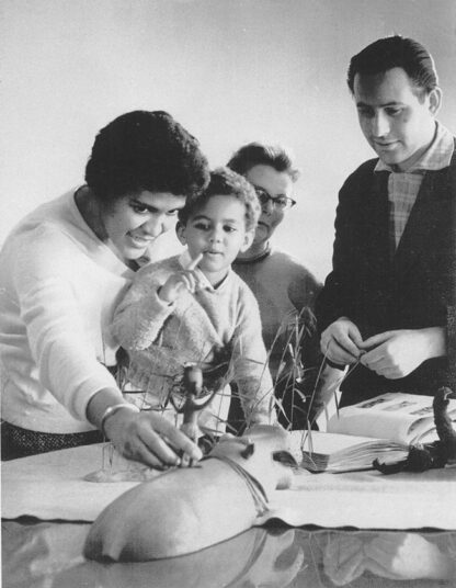 Die Schriftstellerin Cecile McHardy aus Ghana zu Gast bei Günter Rätz in den Dresdner Ateliers 1963. ©DIAF/Günter Rätz privat